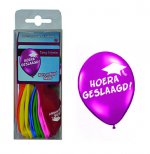 12 gekleurde ballonnen "Hoera geslaagd!"