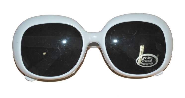 Wiite zonnebril, rond - Klik op de afbeelding om het venster te sluiten