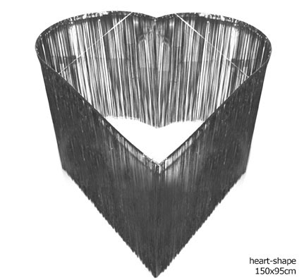 Folie gordijn zilver hartvormig 150 x 95 cm. - Klik op de afbeelding om het venster te sluiten